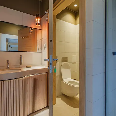 Golden Rooftop Apartment-oldtown Breslau