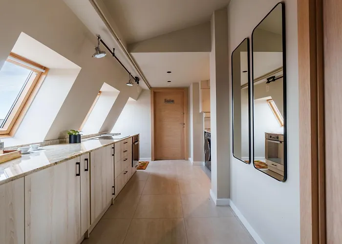 Golden Rooftop Apartment-oldtown