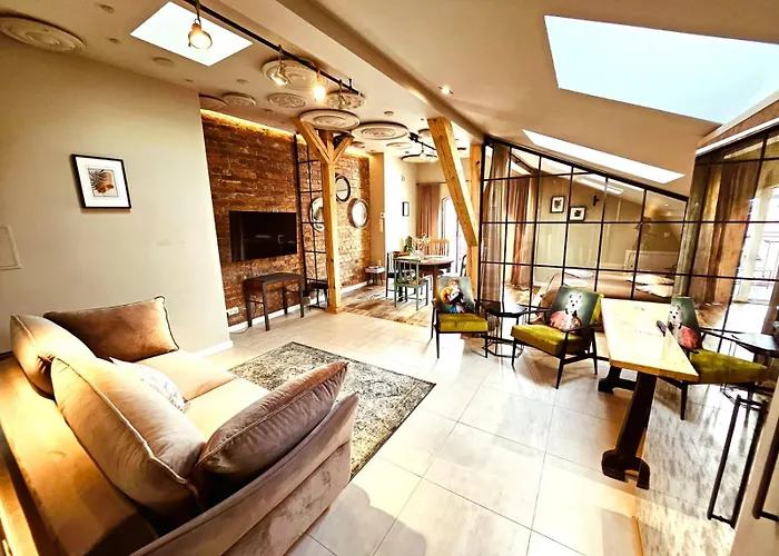 Golden Rooftop Apartment-oldtown *