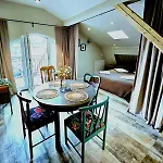 Daire Golden Rooftop Apartment-oldtown
