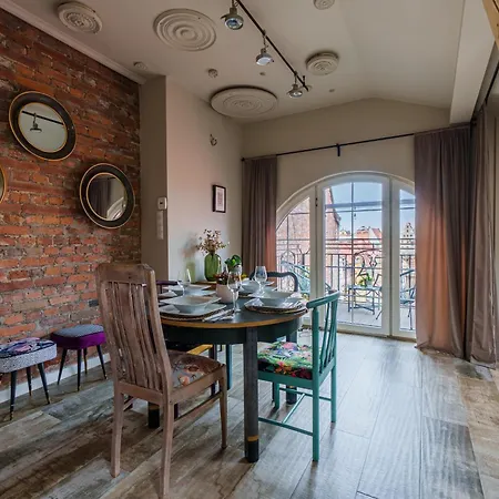 Golden Rooftop Apartment-oldtown Daire *