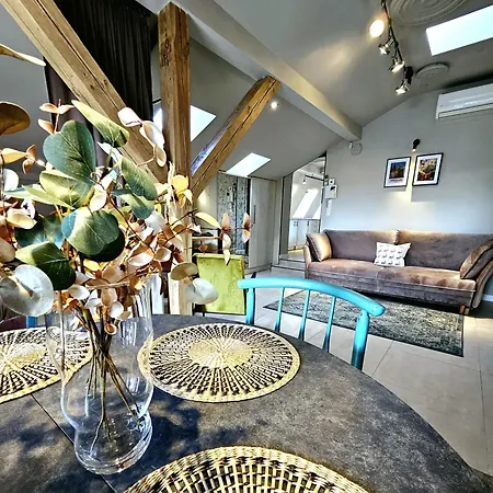 Golden Rooftop Apartment-oldtown * Vratislav